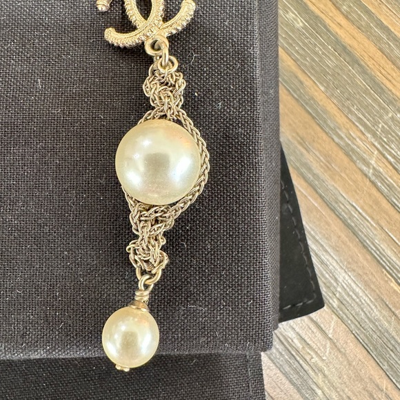 Chanel dangling earrings - Picture 5 of 12